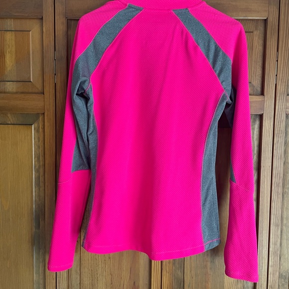 Woman’s workout zip up - Picture 3 of 3